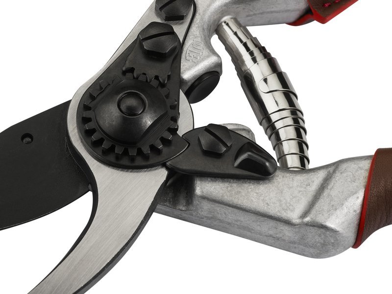 FELCO-Elite-Polovicni-rozevreni